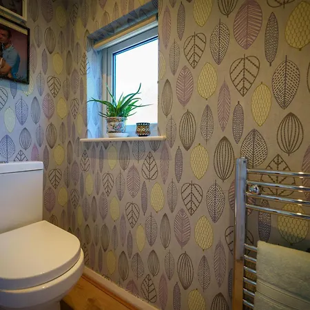 Apple Byrd - Short Stroll Into Town Centre 펜션 *