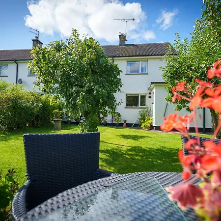 Apple Byrd - Short Stroll Into Town Centre Kendal