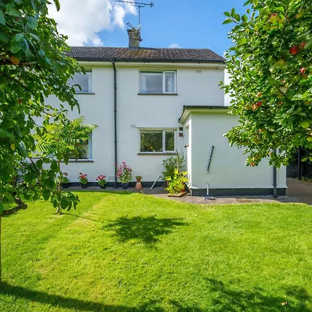 Holiday home Apple Byrd - Short Stroll Into Town Centre