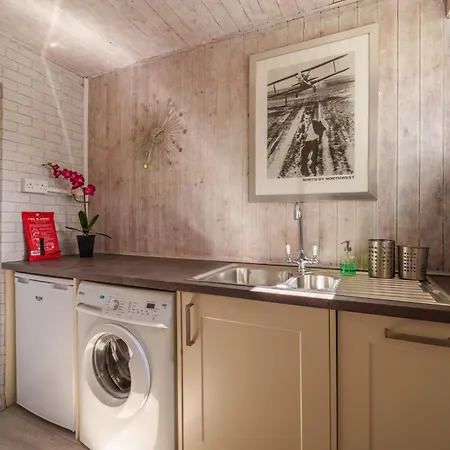 Vakantiehuis Apple Byrd - Short Stroll Into Town Centre *