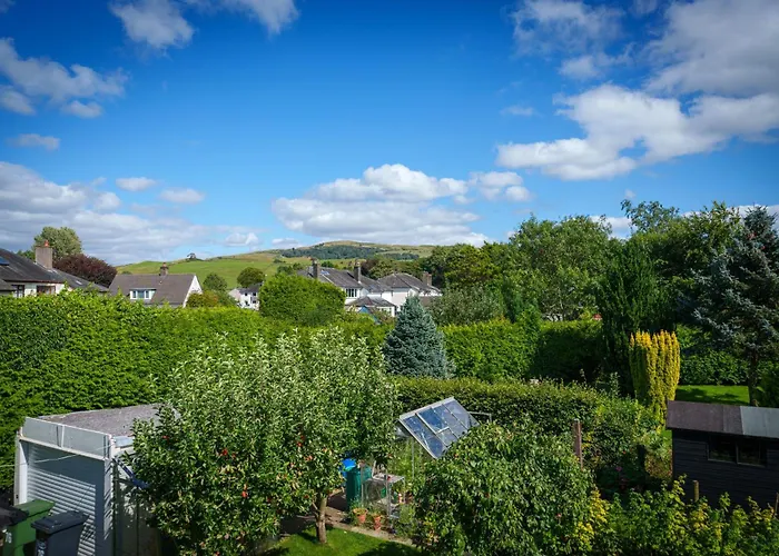 Apple Byrd - Short Stroll Into Town Centre Nyaraló *