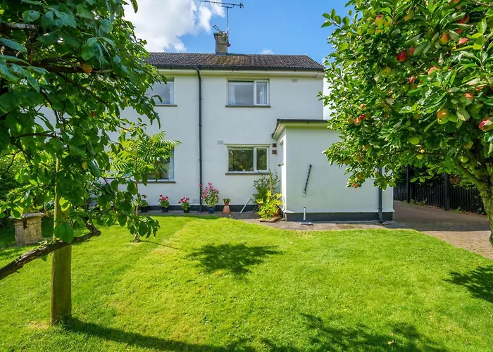 Nyaraló Apple Byrd - Short Stroll Into Town Centre