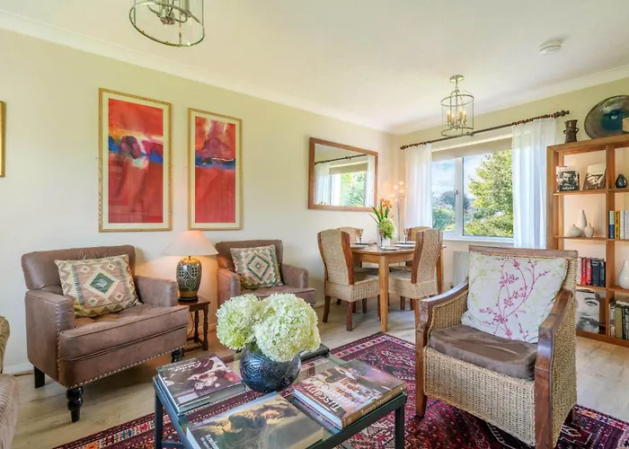 Apple Byrd - Short Stroll Into Town Centre Kendal