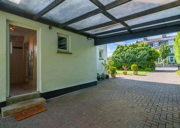 Nyaraló Apple Byrd - Short Stroll Into Town Centre