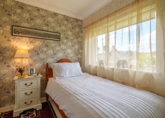 Nyaraló Apple Byrd - Short Stroll Into Town Centre *