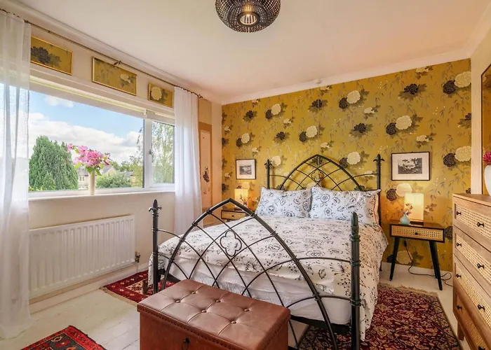 Nyaraló Apple Byrd - Short Stroll Into Town Centre