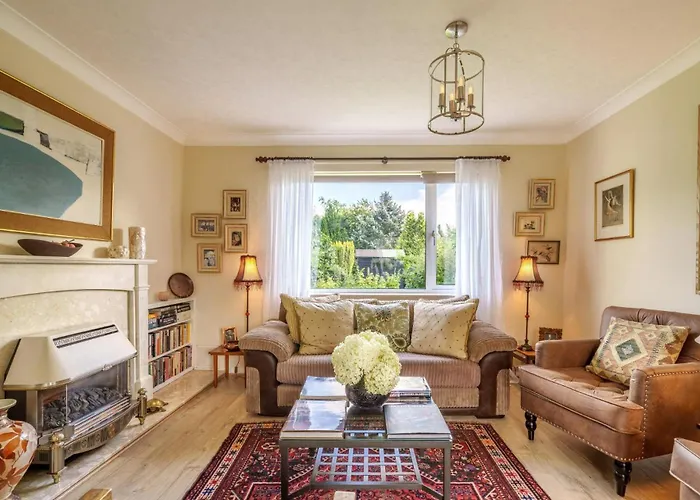 Apple Byrd - Short Stroll Into Town Centre Kendal